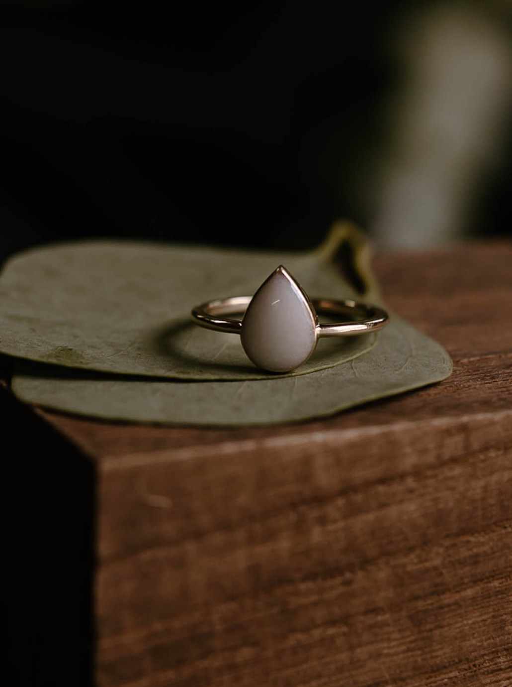Teardrop ring Solid Gold