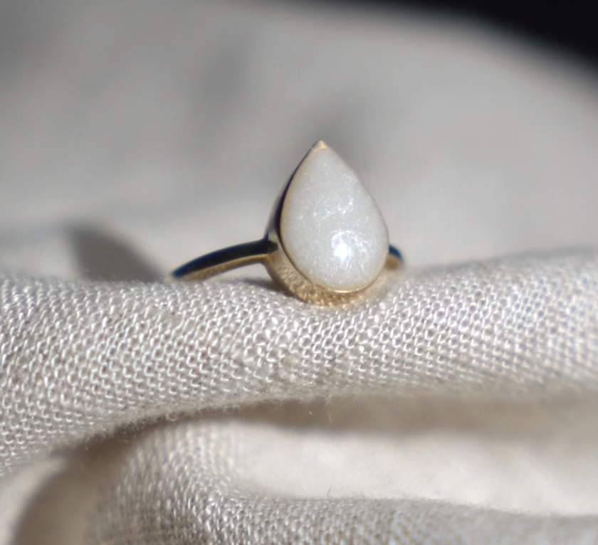 Teardrop ring Solid Gold